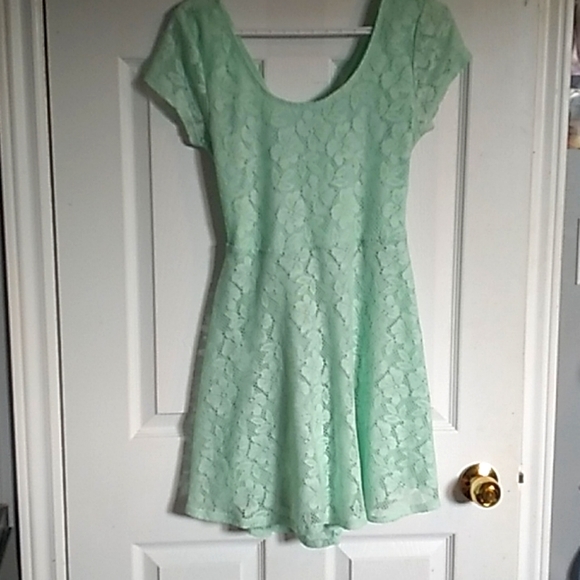 Light green Lacy looking dress - Picture 1 of 3